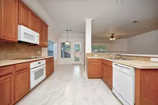 107 Crepe Myrtle Dr, Euless, TX 76039 - Photo 10