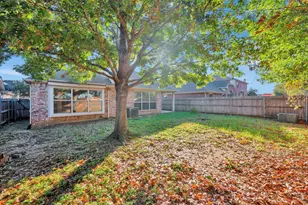 107 Crepe Myrtle Dr, Euless, TX 76039 - Photo 6