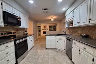 2813 Woodpath Ln, Bedford, TX 76021 - Photo 8