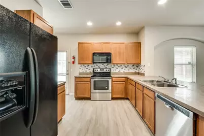 952 Bentwood Trail, Grand Prairie, TX 75052 - Photo 8