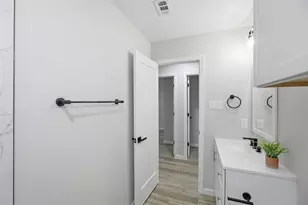 214 W Madison St, Hillsboro, TX 76645 - Photo 8