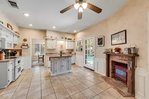 1719 Autumn Ln, Arlington, TX 76012 - Photo 14