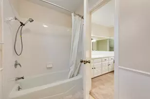 1719 Autumn Ln, Arlington, TX 76012 - Photo 32