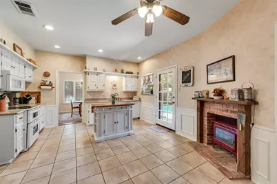 1719 Autumn Lane, Arlington, TX 76012 - Photo 14
