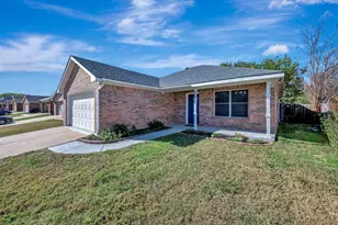 404 Parkmere Dr, Fort Worth, TX 76108 - Photo 2