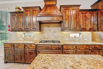 1001 Vineyard Drive, Euless, TX 76039 - Photo 14