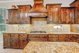 1001 Vineyard Dr, Euless, TX 76039 - Photo 14