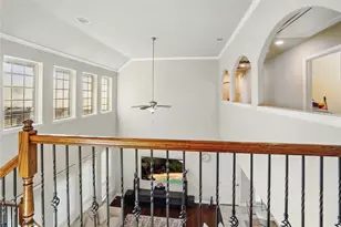 1001 Vineyard Dr, Euless, TX 76039 - Photo 8