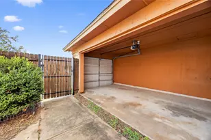 2724 Countryside Ln, Fort Worth, TX 76133 - Photo 6