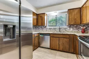 2040 Fleur De Lis Ct, Arlington, TX 76012 - Photo 10