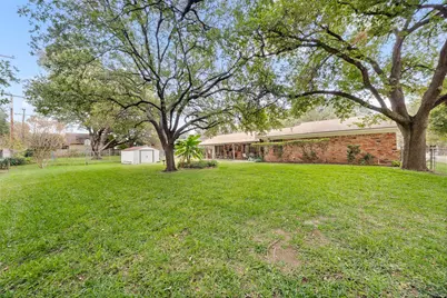 5209 Live Oak Avenue, Waco, TX 76710 - Photo 18
