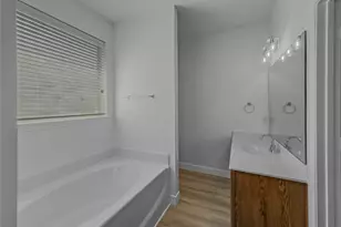 138 Lipan St, Greenville, TX 75402 - Photo 12