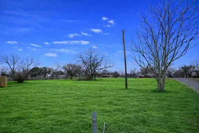 724 E Hughes Street, Collinsville, TX 76233 - Photo 2