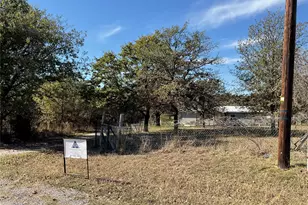 125 Rock Salt Ct, Springtown, TX 76082 - Photo 2