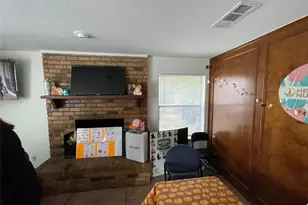 1327 Parkway Ct, Arlington, TX 76010 - Photo 18