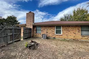 1327 Parkway Ct, Arlington, TX 76010 - Photo 28