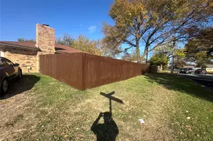 1327 Parkway Ct, Arlington, TX 76010 - Photo 4