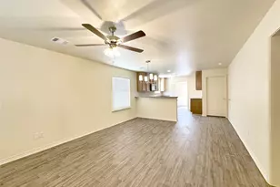 616 Crockett Dr, Cleburne, TX 76033 - Photo 2