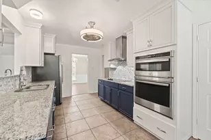 817 Sylvan Dr, Fort Worth, TX 76120 - Photo 12