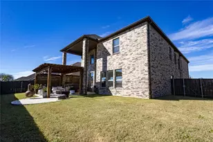 2711 Fleur De Lis Ln, Grand Prairie, TX 75054 - Photo 4