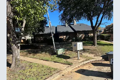 617 Lost Springs Court, Arlington, TX 76012 - Photo 2