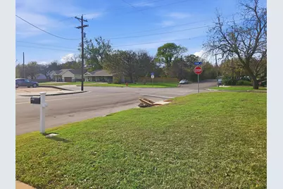 401 Throckmorton Street, Weatherford, TX 76086 - Photo 4