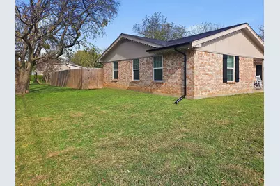 401 Throckmorton Street, Weatherford, TX 76086 - Photo 2