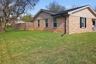 401 Throckmorton St, Weatherford, TX 76086 - Photo 2