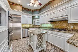 908 McCoy Dr, Irving, TX 75062 - Photo 2