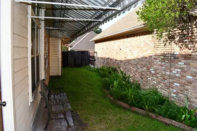 908 McCoy Drive, Irving, TX 75062 - Photo 40