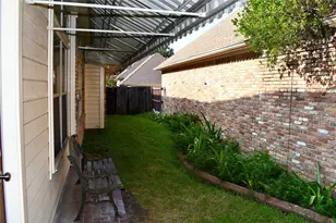 908 McCoy Dr, Irving, TX 75062 - Photo 40