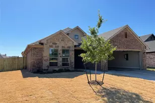 634 Nolan Dr, Sherman, TX 75092 - Photo 2