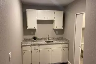 2006 W Northgate Dr, Irving, TX 75062 - Photo 10