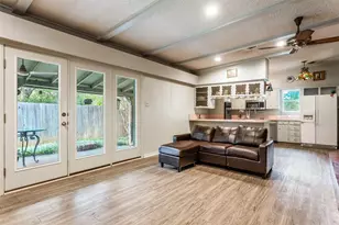 8516 La Jolla Ct, Benbrook, TX 76116 - Photo 4