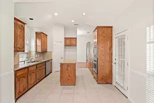 2907 Crystal Way, Grand Prairie, TX 75052 - Photo 10