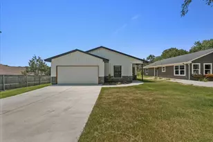 3612 Broken Bow Dr, Granbury, TX 76048 - Photo 12