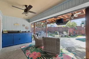 325 Cottonwood Ln, Hurst, TX 76054 - Photo 32