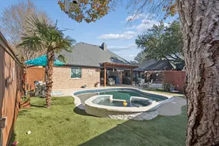 325 Cottonwood Ln, Hurst, TX 76054 - Photo 34