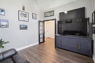 325 Cottonwood Ln, Hurst, TX 76054 - Photo 8