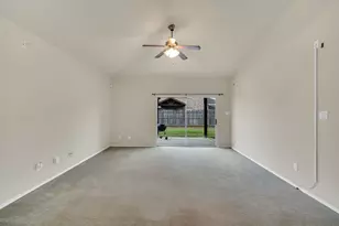 2755 Sun Rise Ln, Grand Prairie, TX 75052 - Photo 8