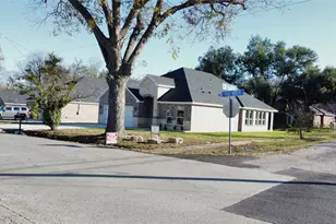 200 E 1st N St, Kaufman, TX 75142 - Photo 34