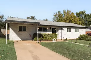 756 Briarwood Ln, Hurst, TX 76053 - Photo 2