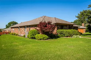 1004 Ledgemont Dr, Plano, TX 75025 - Photo 2