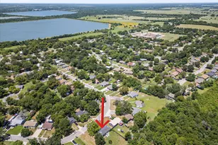 566 Loraine Cir, Greenville, TX 75401 - Photo 2