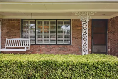 2915 Touraine Drive, Dallas, TX 75211 - Photo 2