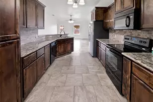 112 Halifax Cir, Palmer, TX 75152 - Photo 2