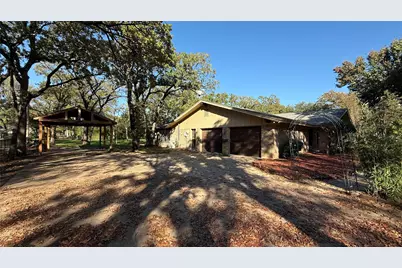 3309 Hollow Creek Road, Arlington, TX 76001 - Photo 2