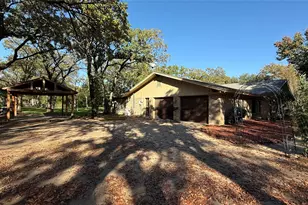 3309 Hollow Creek Rd, Arlington, TX 76001 - Photo 2