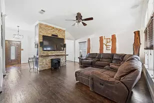 1701 Prairie Creek Ct, Garland, TX 75040 - Photo 6