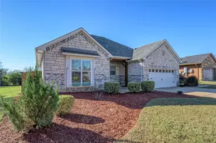 808 E 6th St, Bonham, TX 75418 - Photo 2